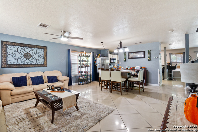 Listing photo id 3 for 11366 Victory Cavern