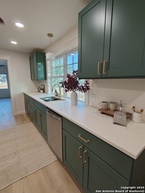 Image 13 of 38 For 371 Rose Blvd