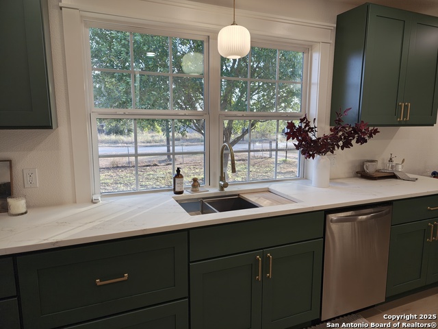 Image 17 of 38 For 371 Rose Blvd