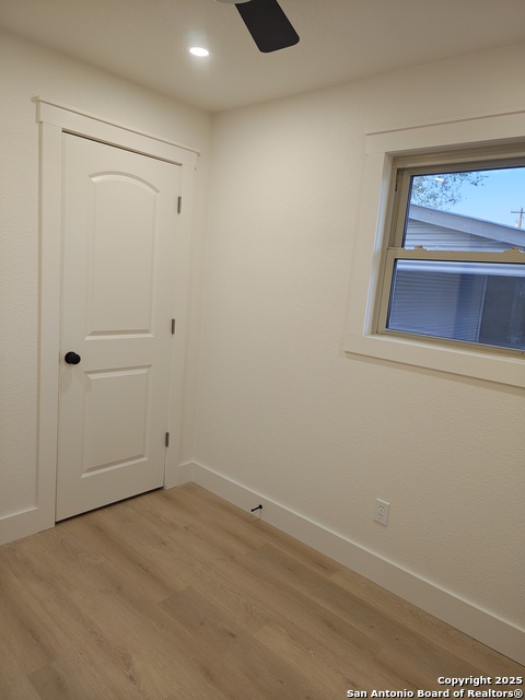 Image 21 of 38 For 371 Rose Blvd