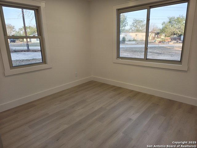 Image 24 of 38 For 371 Rose Blvd