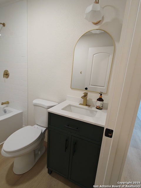 Image 26 of 38 For 371 Rose Blvd