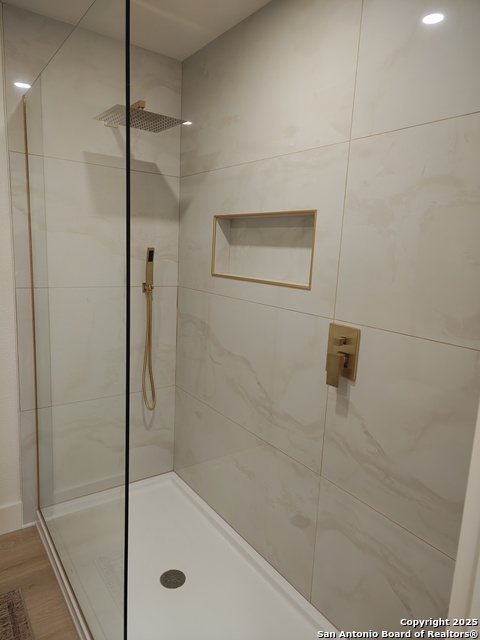 Image 29 of 38 For 371 Rose Blvd