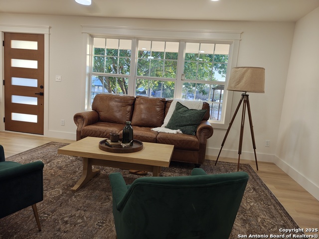 Image 4 of 38 For 371 Rose Blvd