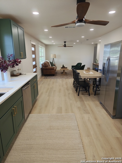 Image 9 of 38 For 371 Rose Blvd