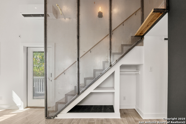 Image 11 of 33 For 417 N Olive  