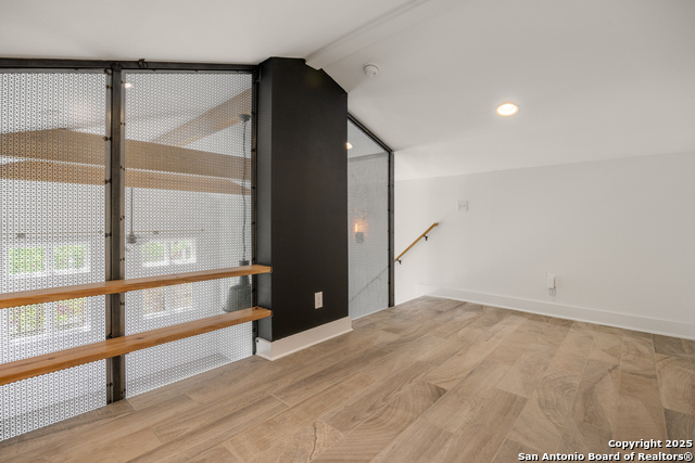 Image 14 of 33 For 417 N Olive  