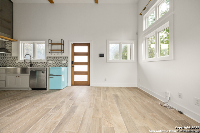 Image 15 of 33 For 417 N Olive  