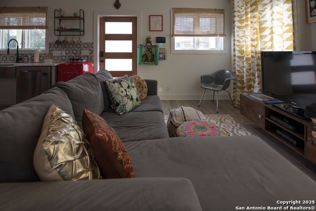 Image 16 of 33 For 417 N Olive  