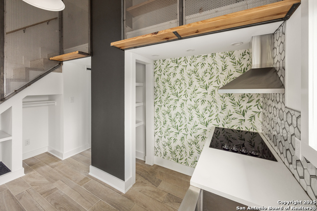 Image 17 of 33 For 417 N Olive  