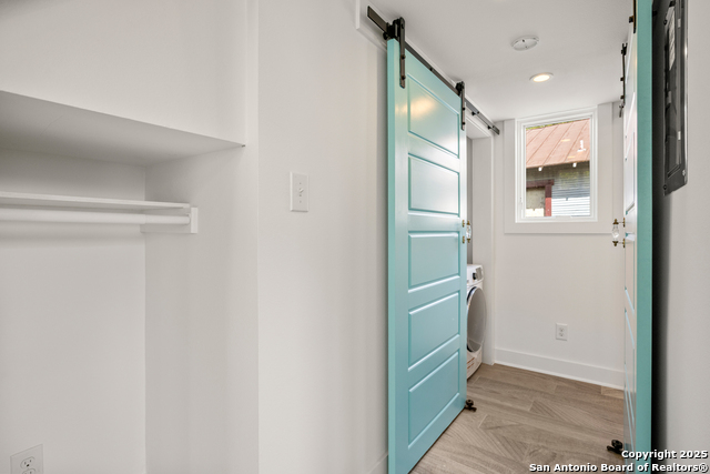 Image 18 of 33 For 417 N Olive  