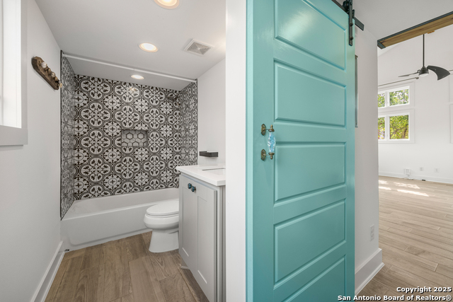 Image 19 of 33 For 417 N Olive  