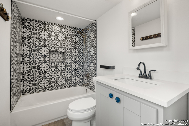 Image 20 of 33 For 417 N Olive  