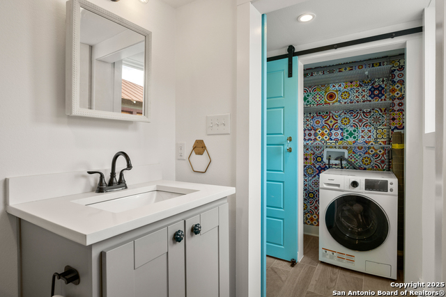 Image 21 of 33 For 417 N Olive  