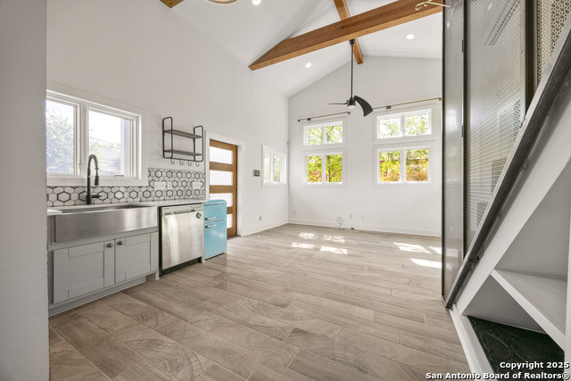 Image 22 of 33 For 417 N Olive  