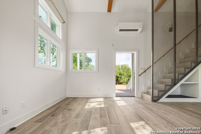 Image 23 of 33 For 417 N Olive  