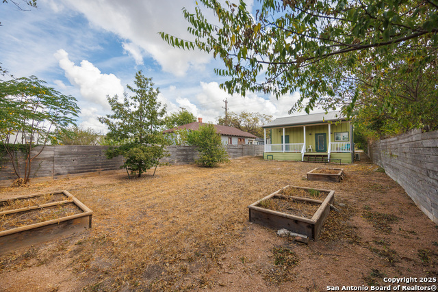 Image 30 of 33 For 417 N Olive  