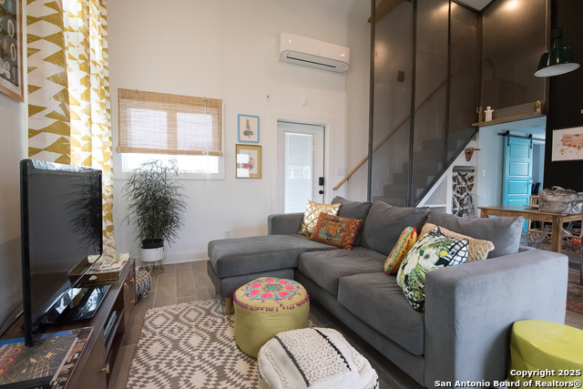 Image 5 of 33 For 417 N Olive  