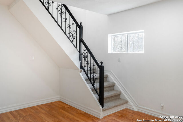 Listing photo id 9 for 1730 Mistletoe