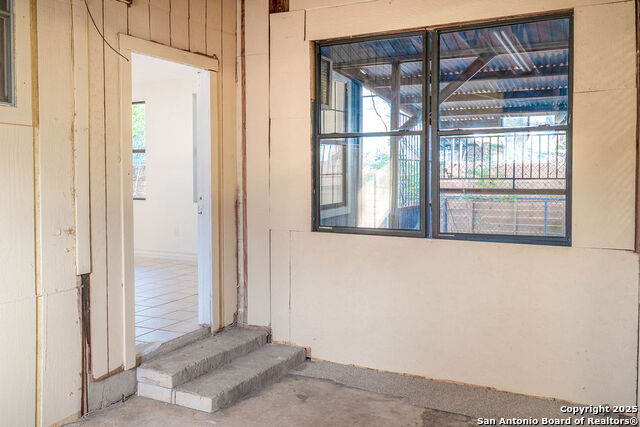 Listing photo id 13 for 1730 Mistletoe