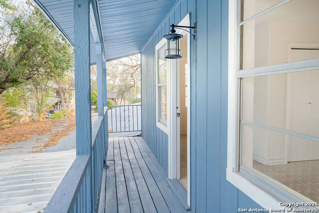 Listing photo id 18 for 1730 Mistletoe