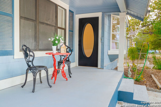 Listing photo id 21 for 1730 Mistletoe