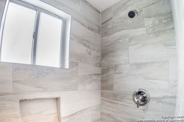 Listing photo id 24 for 1730 Mistletoe