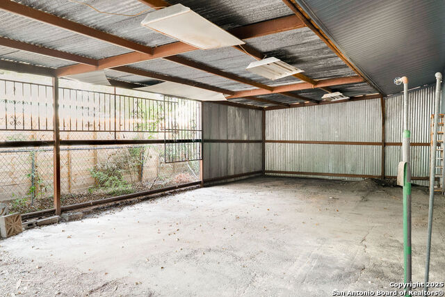 Listing photo id 25 for 1730 Mistletoe