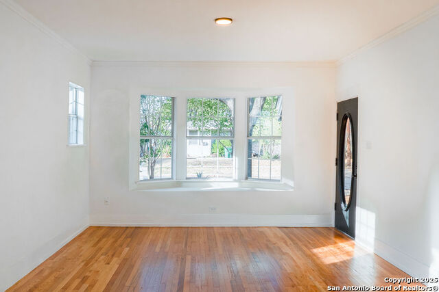 Listing photo id 5 for 1730 Mistletoe