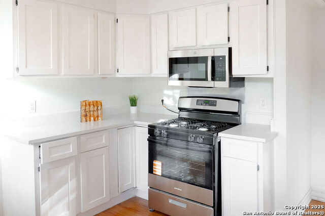 Listing photo id 7 for 1730 Mistletoe