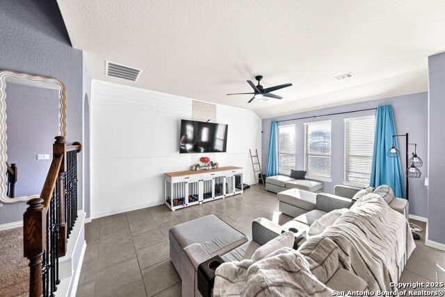 Listing photo id 8 for 1918 Sunspur Rd