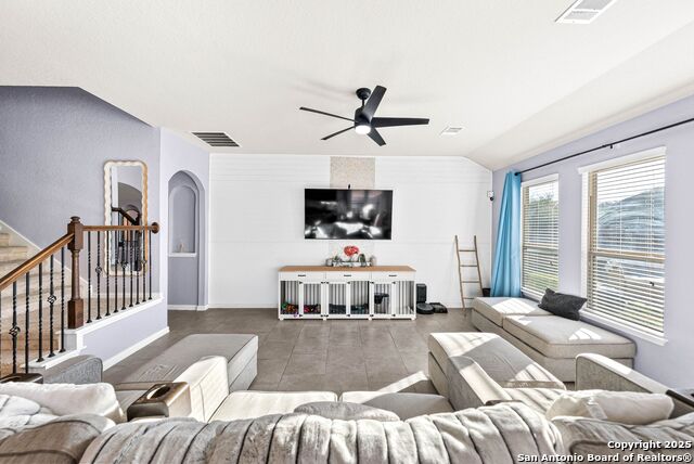 Listing photo id 9 for 1918 Sunspur Rd