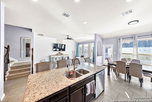 Listing photo id 10 for 1918 Sunspur Rd