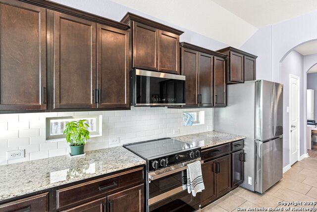 Listing photo id 13 for 1918 Sunspur Rd