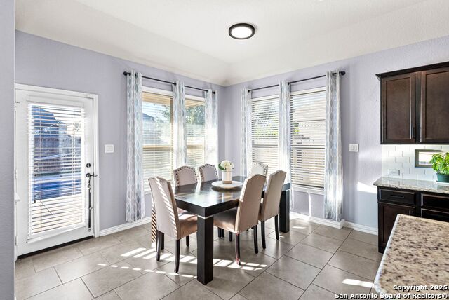 Listing photo id 14 for 1918 Sunspur Rd