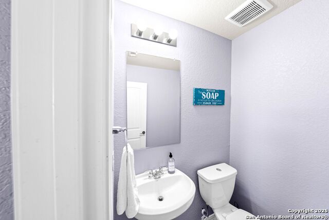 Listing photo id 17 for 1918 Sunspur Rd