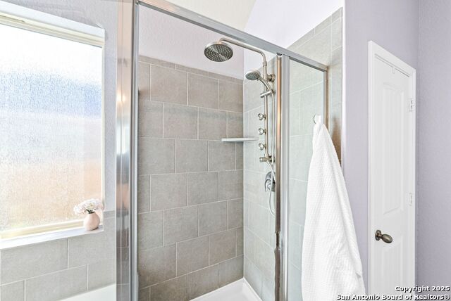 Listing photo id 28 for 1918 Sunspur Rd