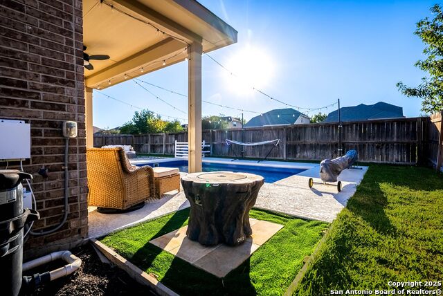 Listing photo id 37 for 1918 Sunspur Rd