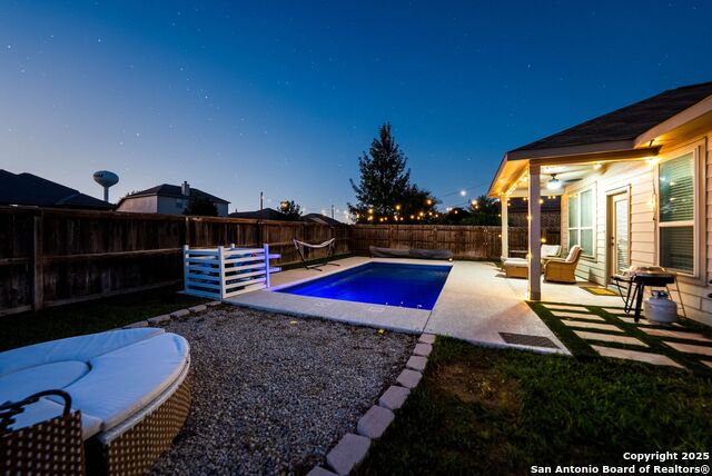 Listing photo id 42 for 1918 Sunspur Rd