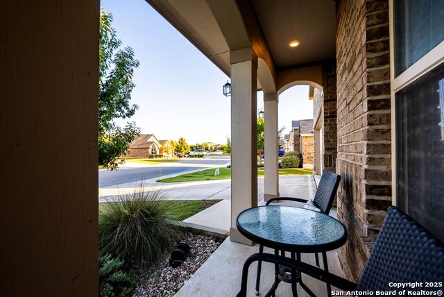 Listing photo id 6 for 1918 Sunspur Rd