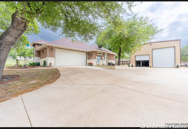 Image 3 of 45 For 105 Eden Crossing