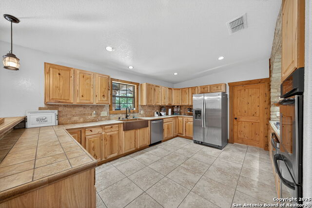 Listing photo id 13 for 15326 Gross Lane