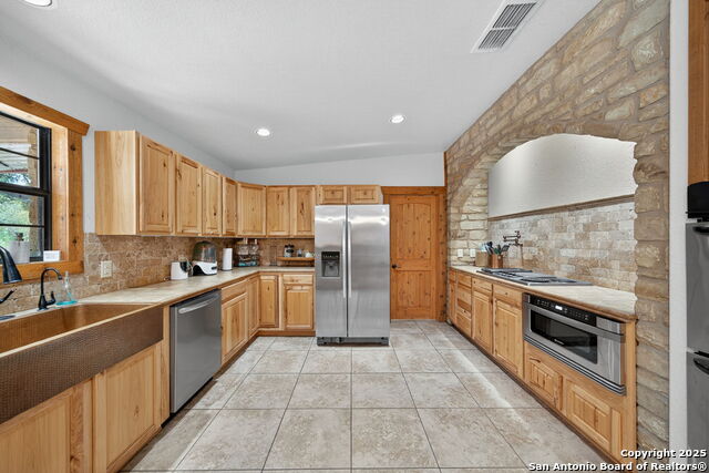 Listing photo id 14 for 15326 Gross Lane