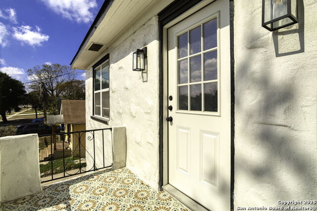 Image 14 of 17 For 2011 Cincinnati Ave