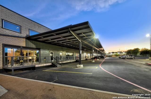 Listing photo id 8 for 215 Coca Cola  217