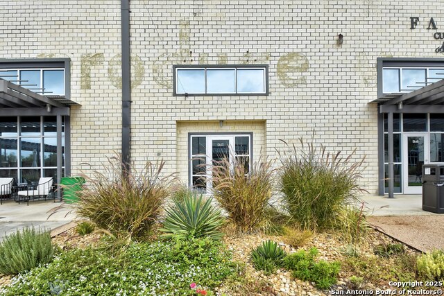 Listing photo id 9 for 215 Coca Cola  217