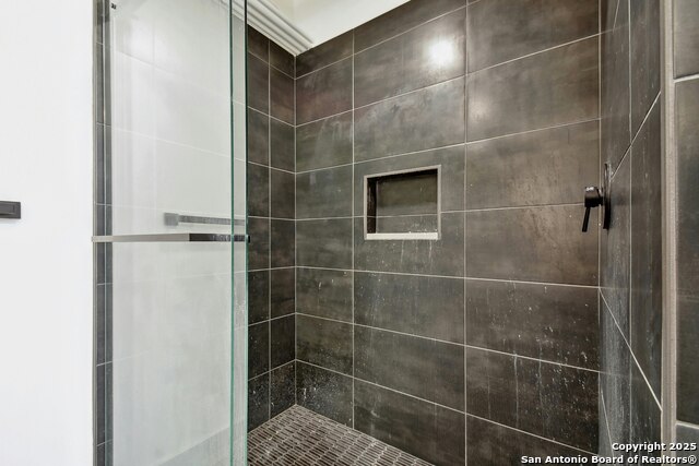 Listing photo id 12 for 215 Coca Cola  217