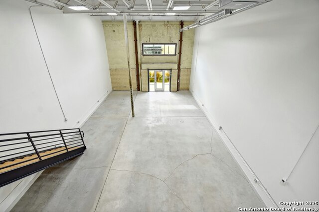 Listing photo id 19 for 215 Coca Cola  217