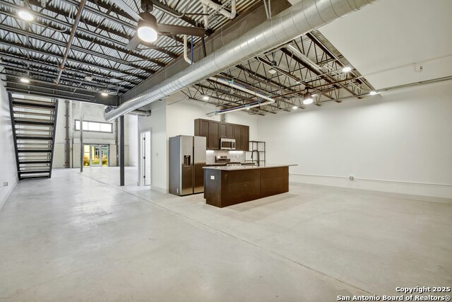 Listing photo id 25 for 215 Coca Cola  217