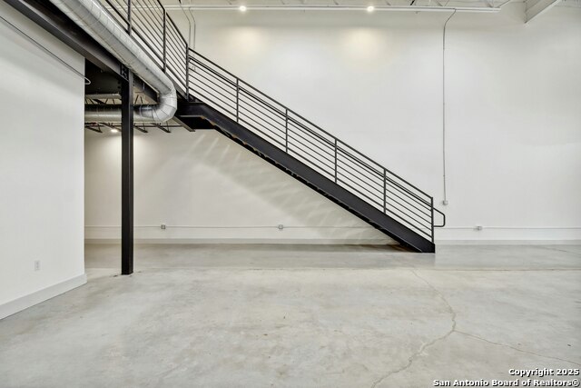 Listing photo id 29 for 215 Coca Cola  217